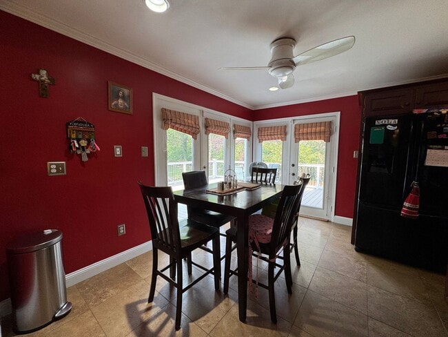 Building Photo - Fantastic 5 Bed 5.5 Bath Single Family Hom...