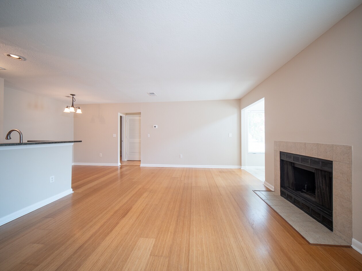 Building Photo - 265 Alexandra Dr