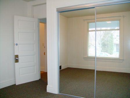 Building Photo - 266 E 8th St