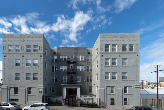 Primary Photo - Carondelet Apartments