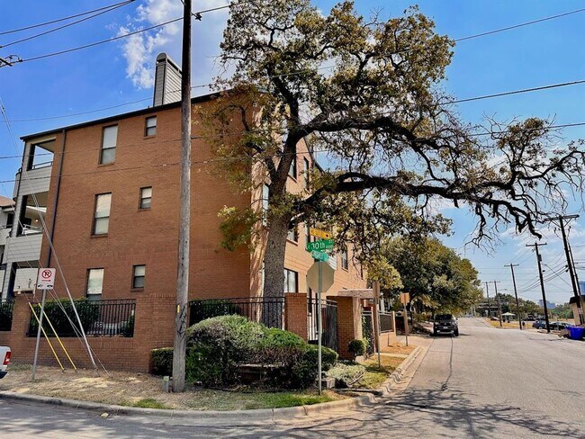 Building Photo - 2905 Swisher St
