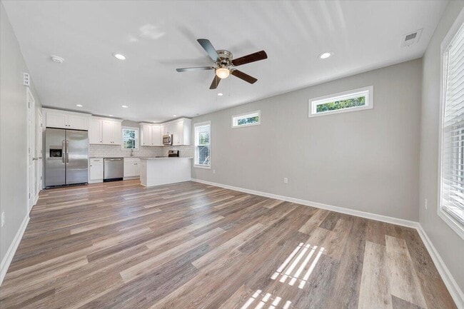 Building Photo - 1702 Baldwin Ave NE