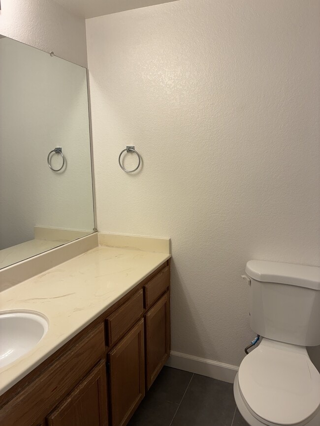 Building Photo - 706 Ridgeview Terrace