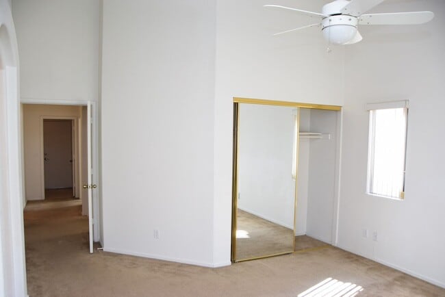 Building Photo - BEAUTIFUL NORTHWEST PROPERTY NEAR DINING A...