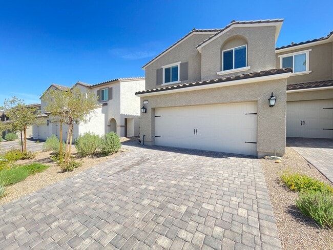 Building Photo - Beautiful Gated Henderson Home | 3 Bed/ 2.5 Bath- AVAILABLE 3/31/26