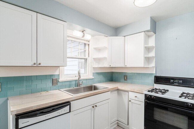 Building Photo - 683 S Roosevelt Ave