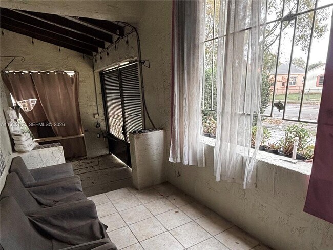 Building Photo - 521 NW 48th St