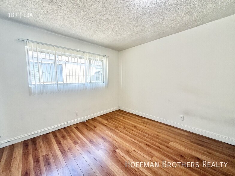 Building Photo - 838 N Normandie Ave