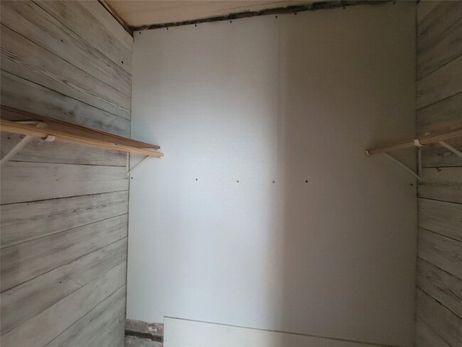 Building Photo - 1407 Broadway Avenue J