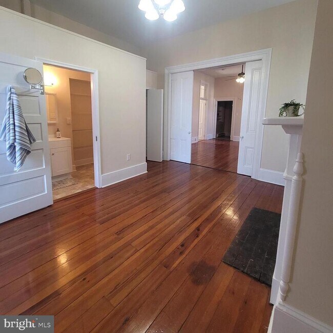 Building Photo - 447 N Loudoun St