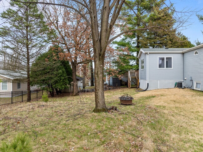 Building Photo - 438 Sylvan Dr