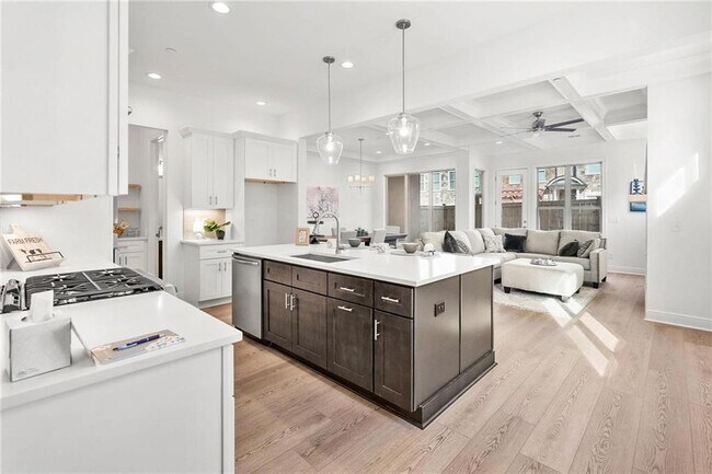 Building Photo - 110 Via Roma