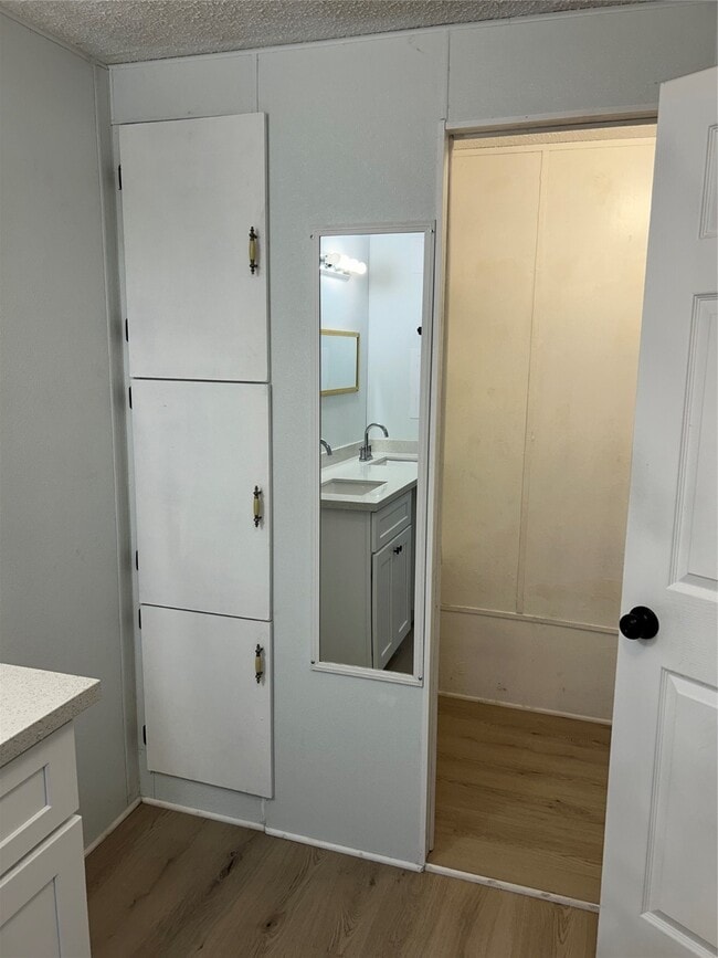 Building Photo - 10014 Cedar Landing Dr