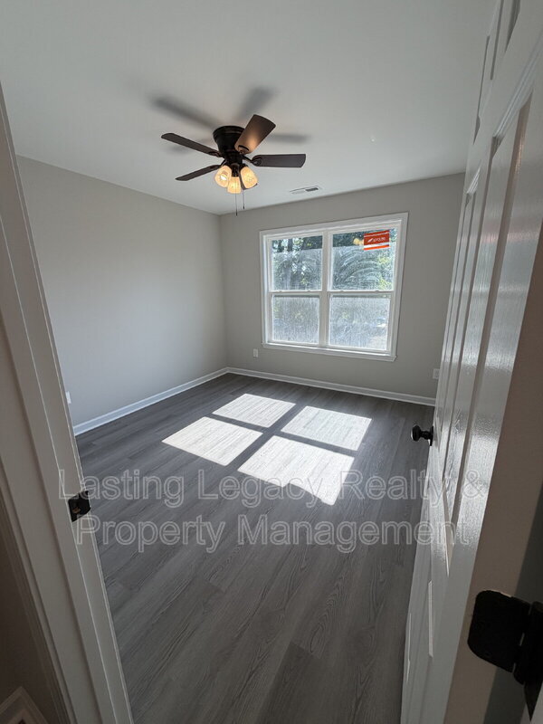 Building Photo - 2036 Harrison Ave