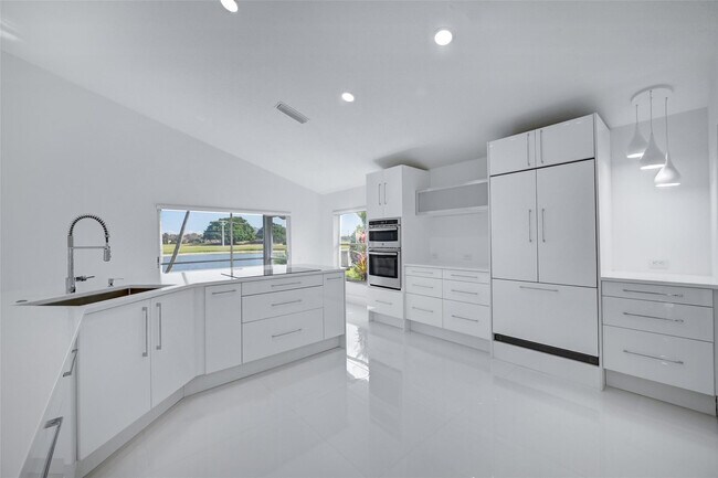 Building Photo - 6014 Golf Villas Dr