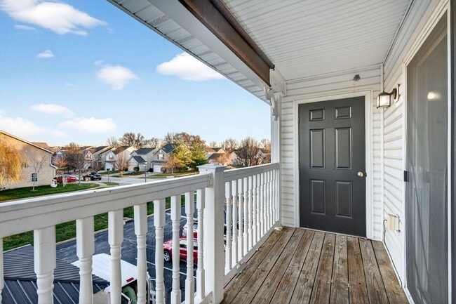 Building Photo - HALF OFF FIRST MONTH RENT!! Beautiful 2-Bedroom, 2-Bath Condo in a Prime Location!