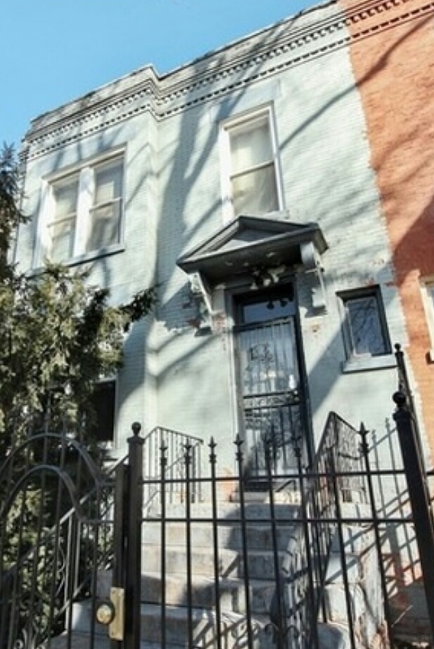Primary Photo - 4838 W Fulton St
