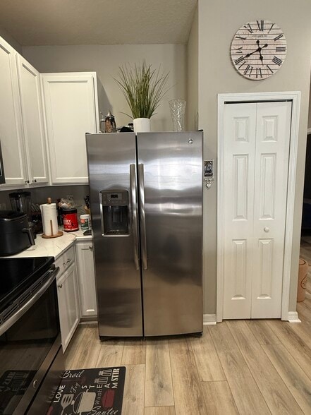 Kitchen with pantry - 9410 Georgian Park Ln