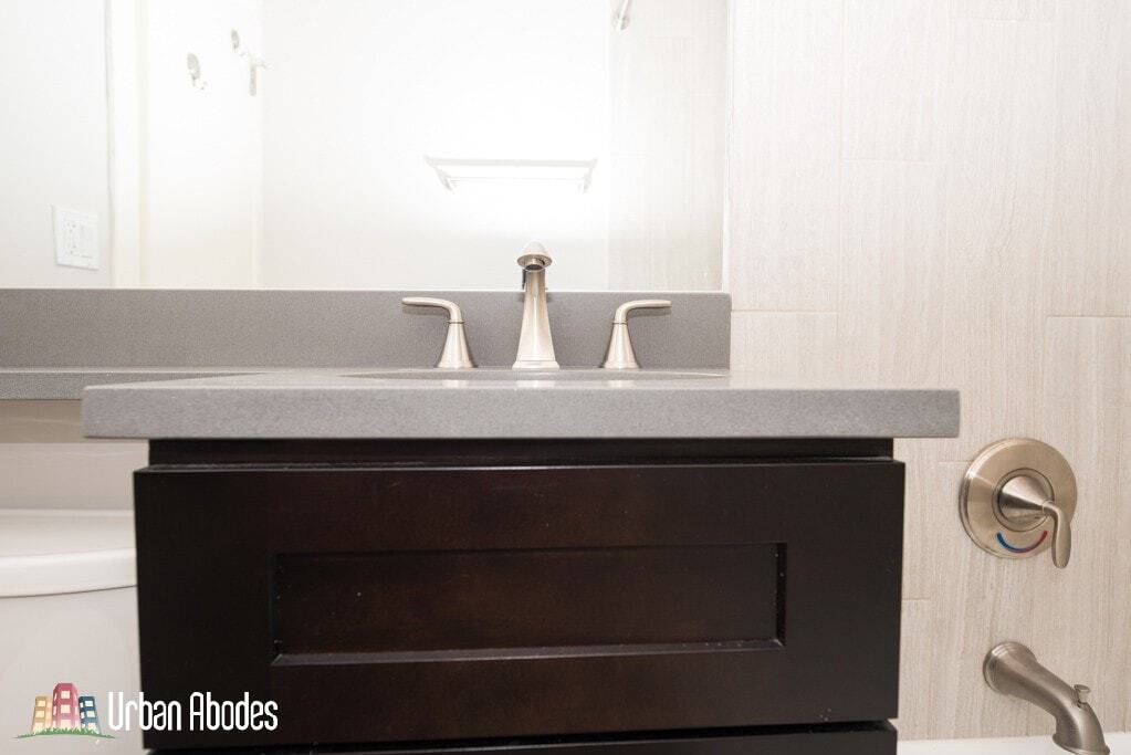 Building Photo - 535 W Belmont Ave