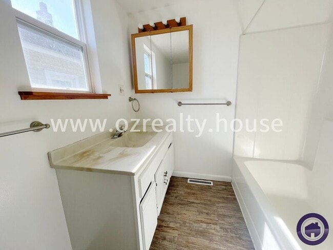 Building Photo - 3580 Doyle St