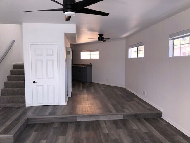 Building Photo - 4517 E Lavante St