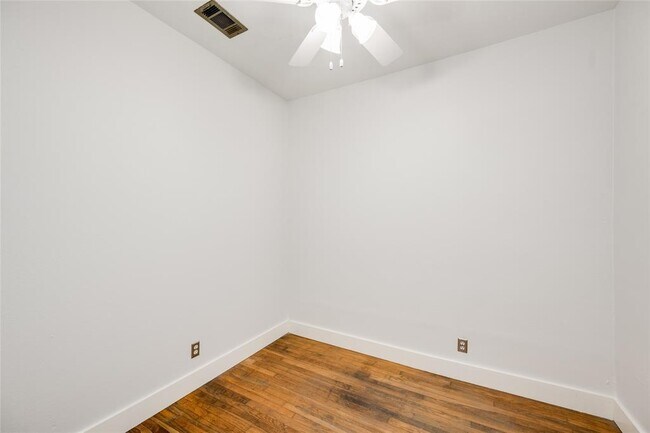 Building Photo - 1623 Palma Plaza