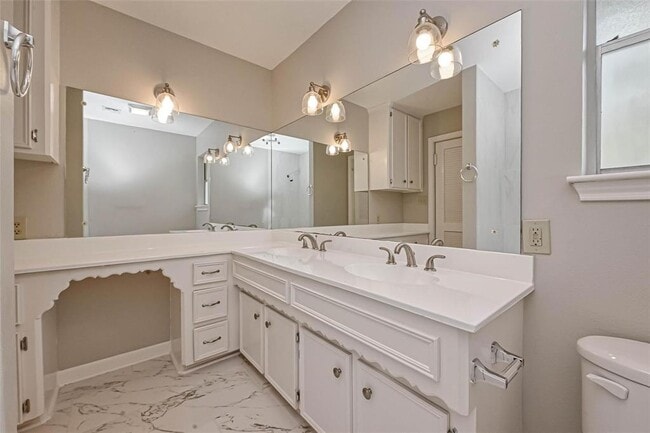 Building Photo - 26414 Maplewood Dr