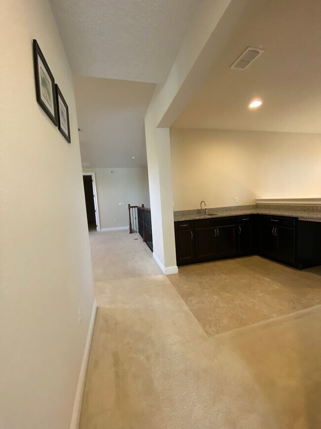 Building Photo - Exquisite 6-Bedroom Estate with Private Po...