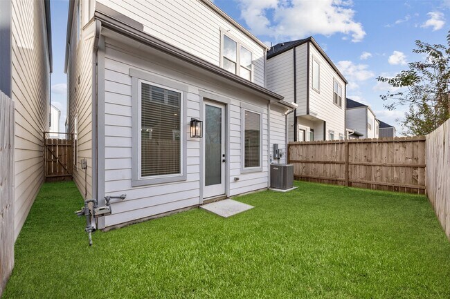 Building Photo - 8451 Berry Brush Ln