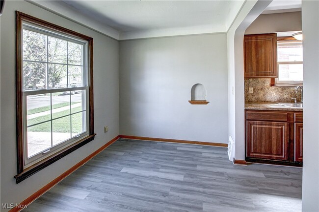 Building Photo - 7611 Ivandale Dr