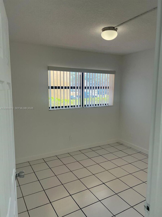 Building Photo - 3399 Foxcroft Rd