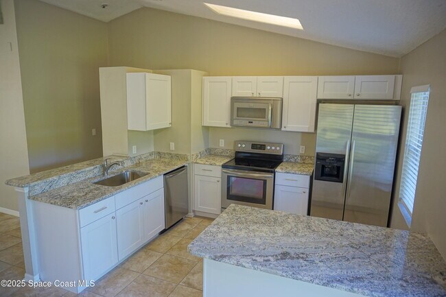 Building Photo - 1758 Tradewinds Ave SE