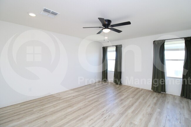 Building Photo - 7549 N 125th Dr