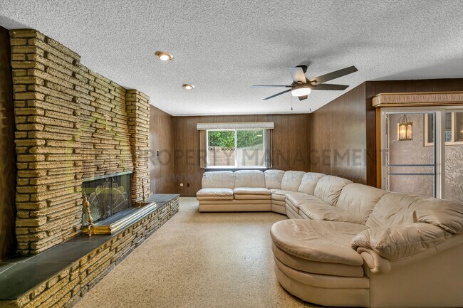 Building Photo - Charming 3-Bed Ranch Home with room for 4t...