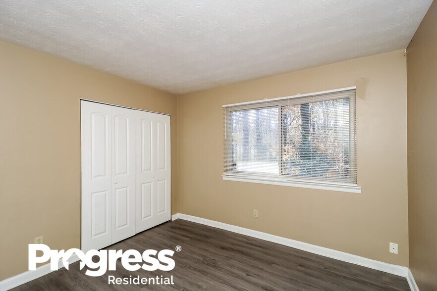 Building Photo - 972 Pine Hollow Rd