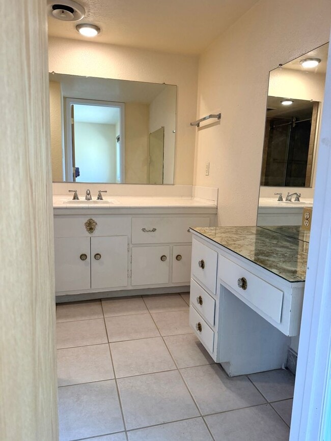 Building Photo - Cozy 2 Bedroom 1.5 Bathroom