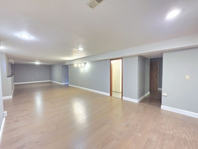 Building Photo - 3425 E 61st Ave