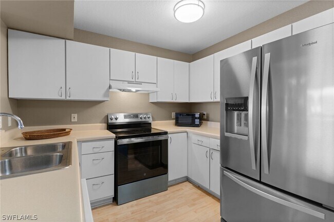 Building Photo - 8274 Key Royal Cir