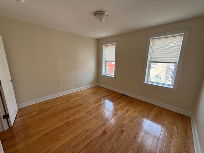 Building Photo - Charming Brick Rowhome Brewerytown