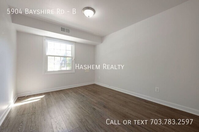Building Photo - 5904 Bayshire Rd