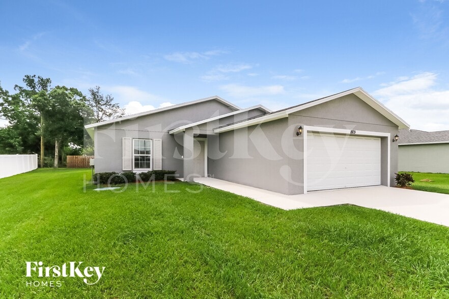 Building Photo - 1809 SW Cycle St