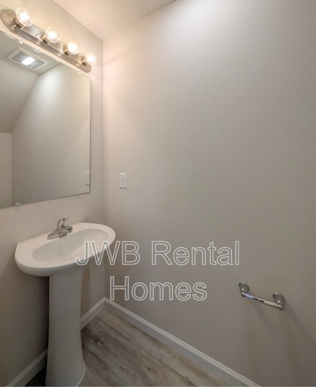 Building Photo - 833 Bridier St