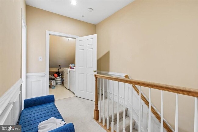 Building Photo - 1053 N Stuart St