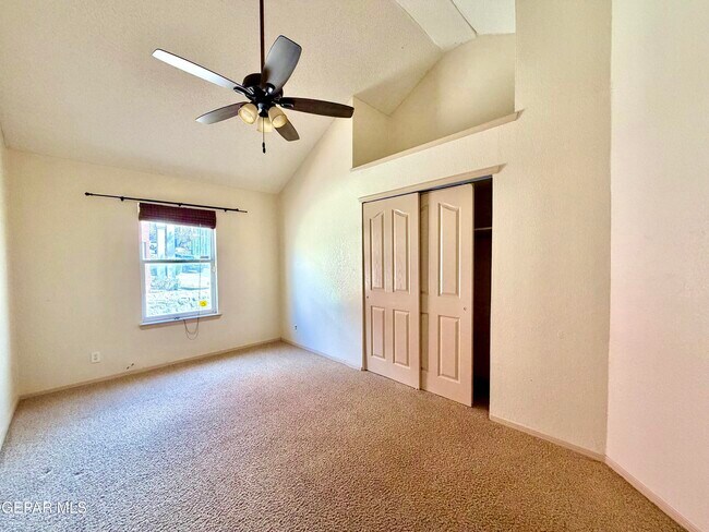 Building Photo - 1013 Via De La Paz Dr