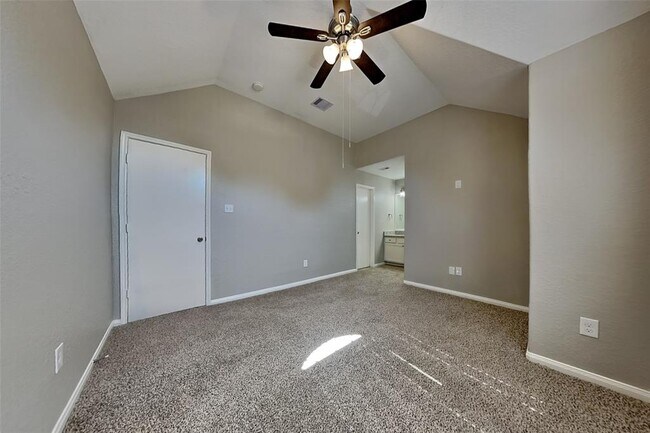 Building Photo - 22723 W Waterlake