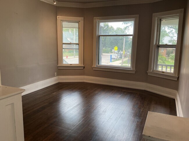Building Photo - 2617 S Howell Ave
