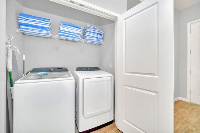 Building Photo - 2567 Shanti Dr