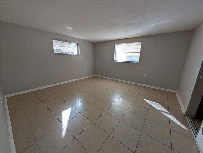 Building Photo - 5015 Overton Dr