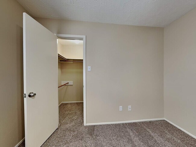 Building Photo - 4815 Diehlwood Pl