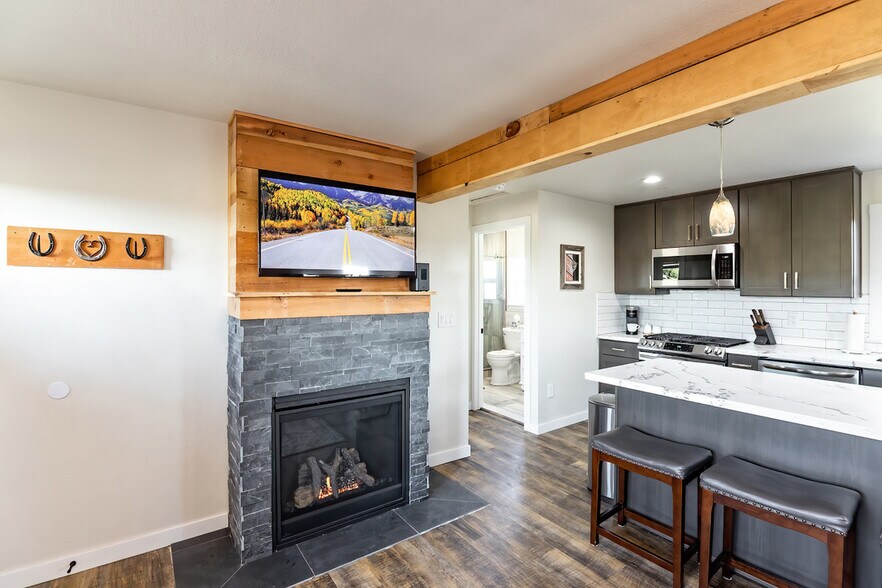 Building Photo - 810 Watt Canyon Rd